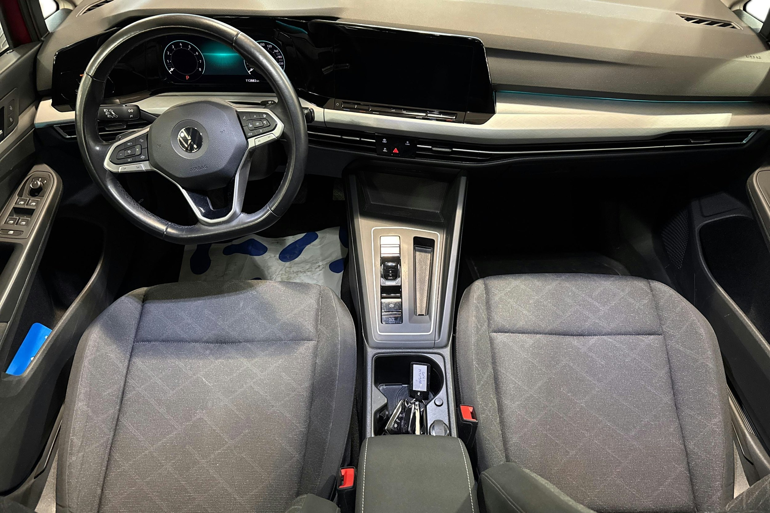 punainen Volkswagen Golf 2021 kuva 9.