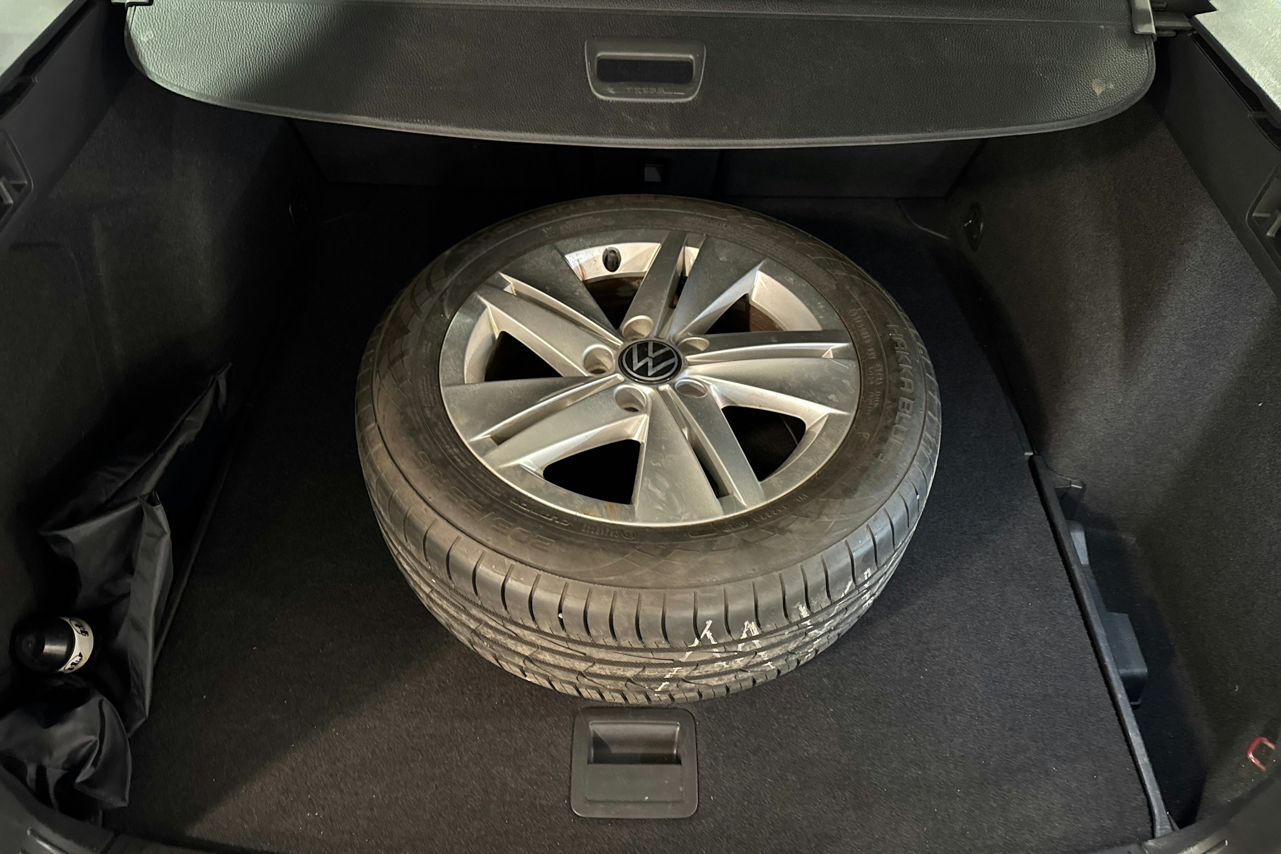 punainen Volkswagen Golf 2021 kuva 13.