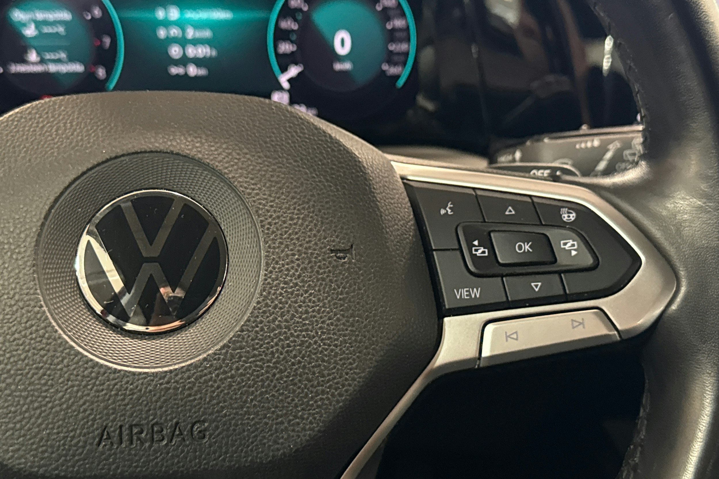 punainen Volkswagen Golf 2021 kuva 18.