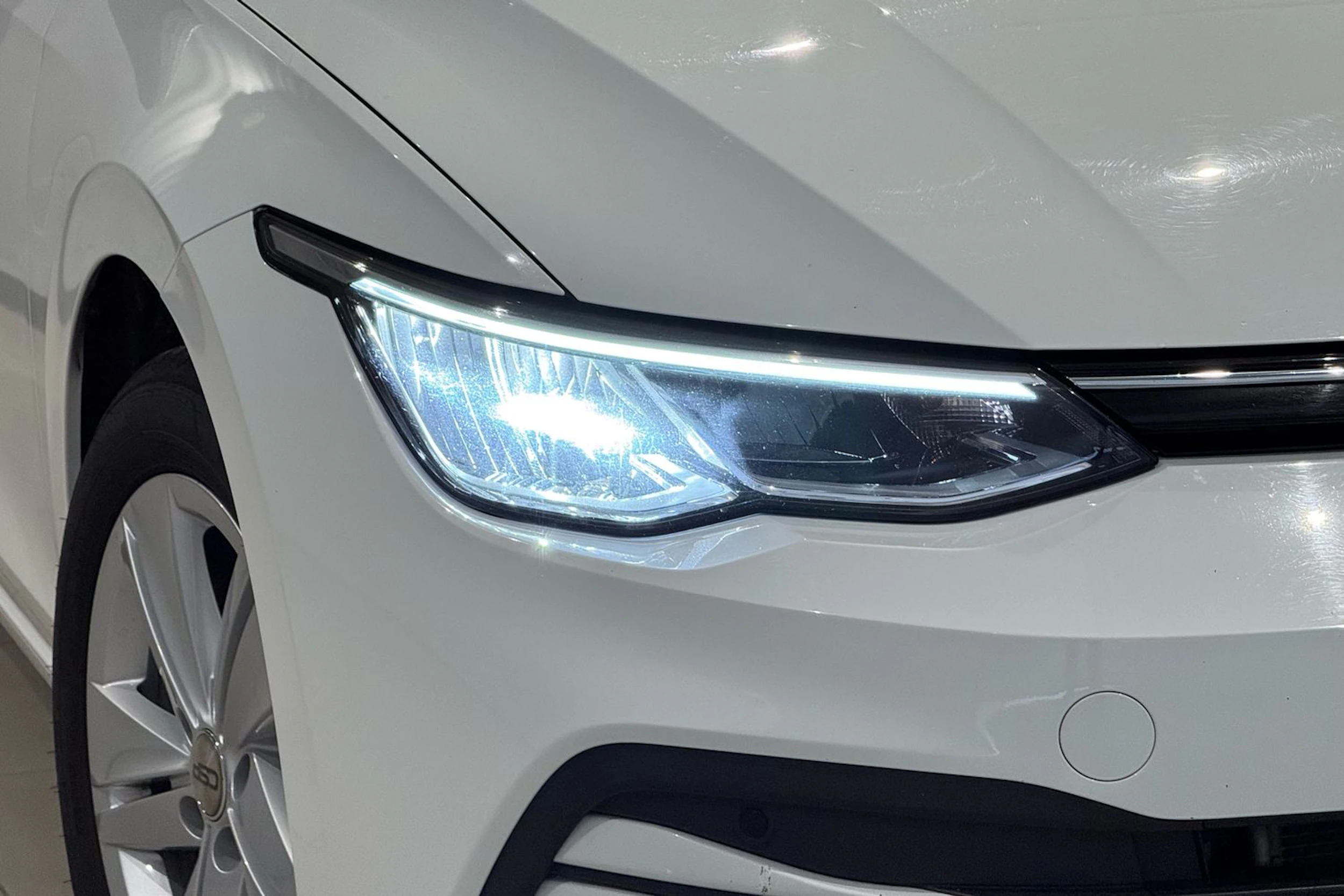 valkoinen Volkswagen Golf 2021 kuva 12.