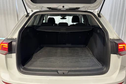 valkoinen Volkswagen Golf 2021 kuva 13.