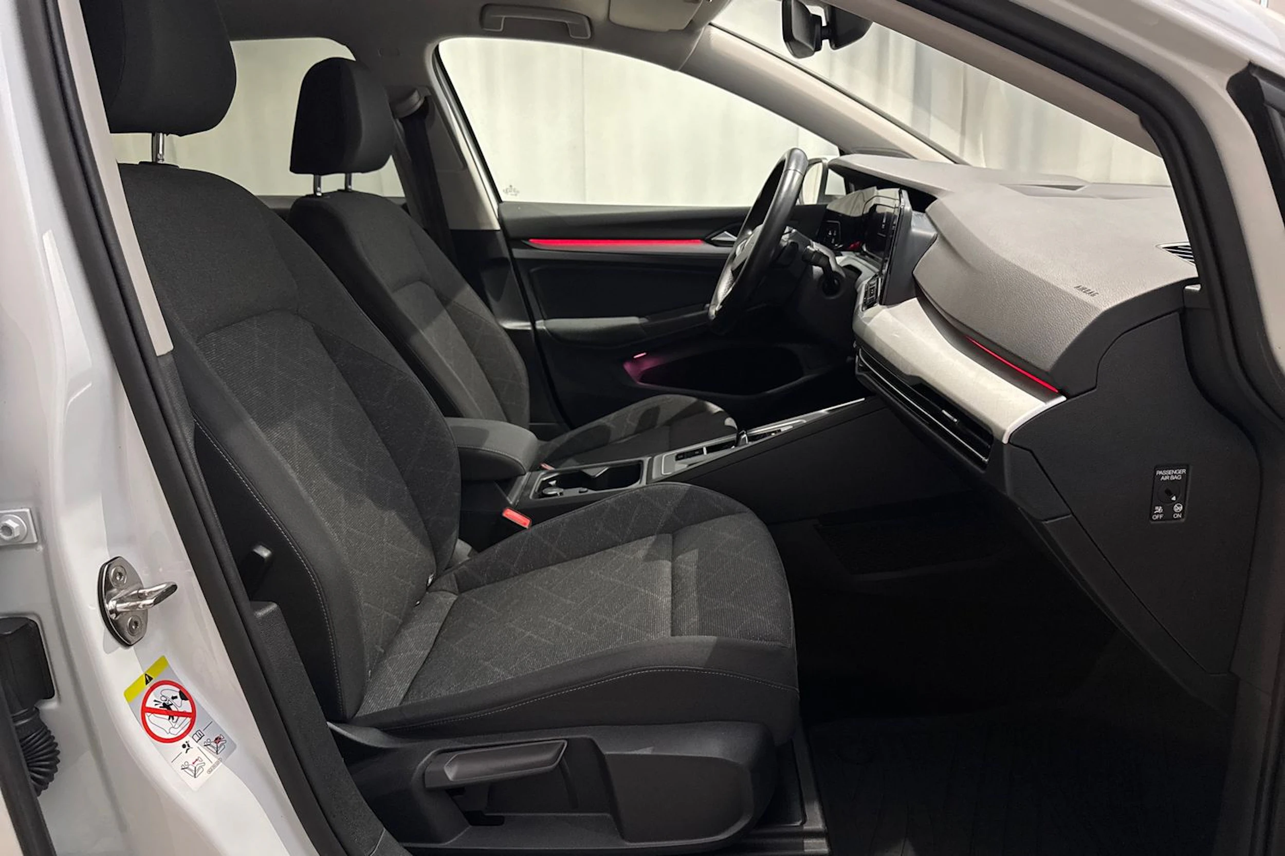 valkoinen Volkswagen Golf 2021 kuva 14.
