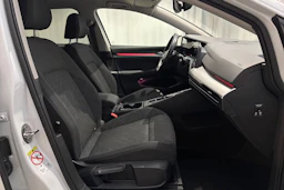valkoinen Volkswagen Golf 2021 kuva 14.