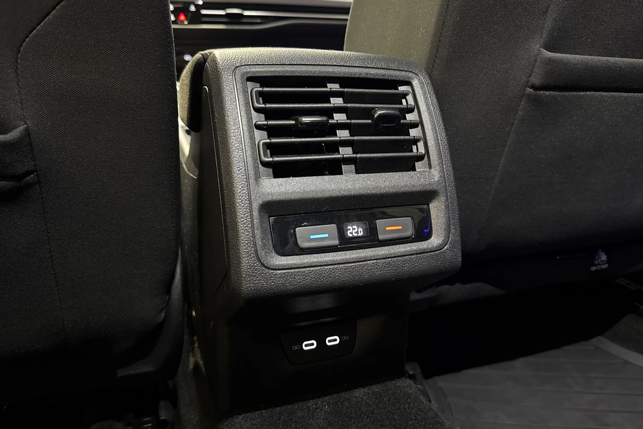 valkoinen Volkswagen Golf 2021 kuva 15.