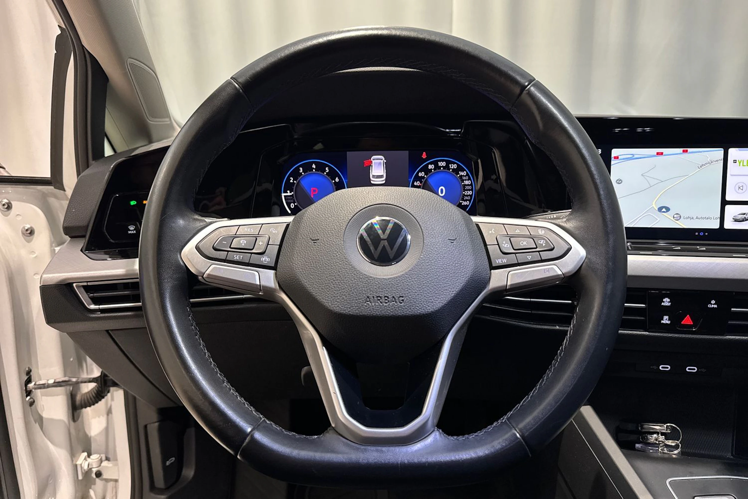 valkoinen Volkswagen Golf 2021 kuva 16.