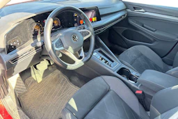 punainen Volkswagen Golf 2021 kuva 3.