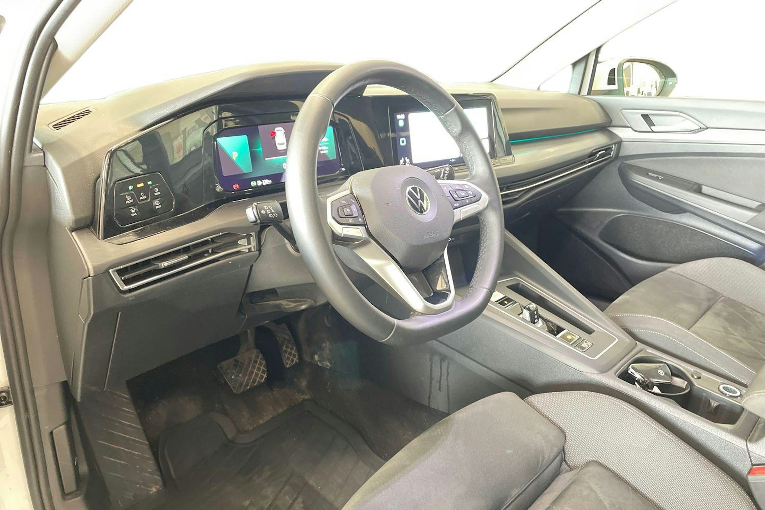 valkoinen Volkswagen Golf 2021 kuva 7.