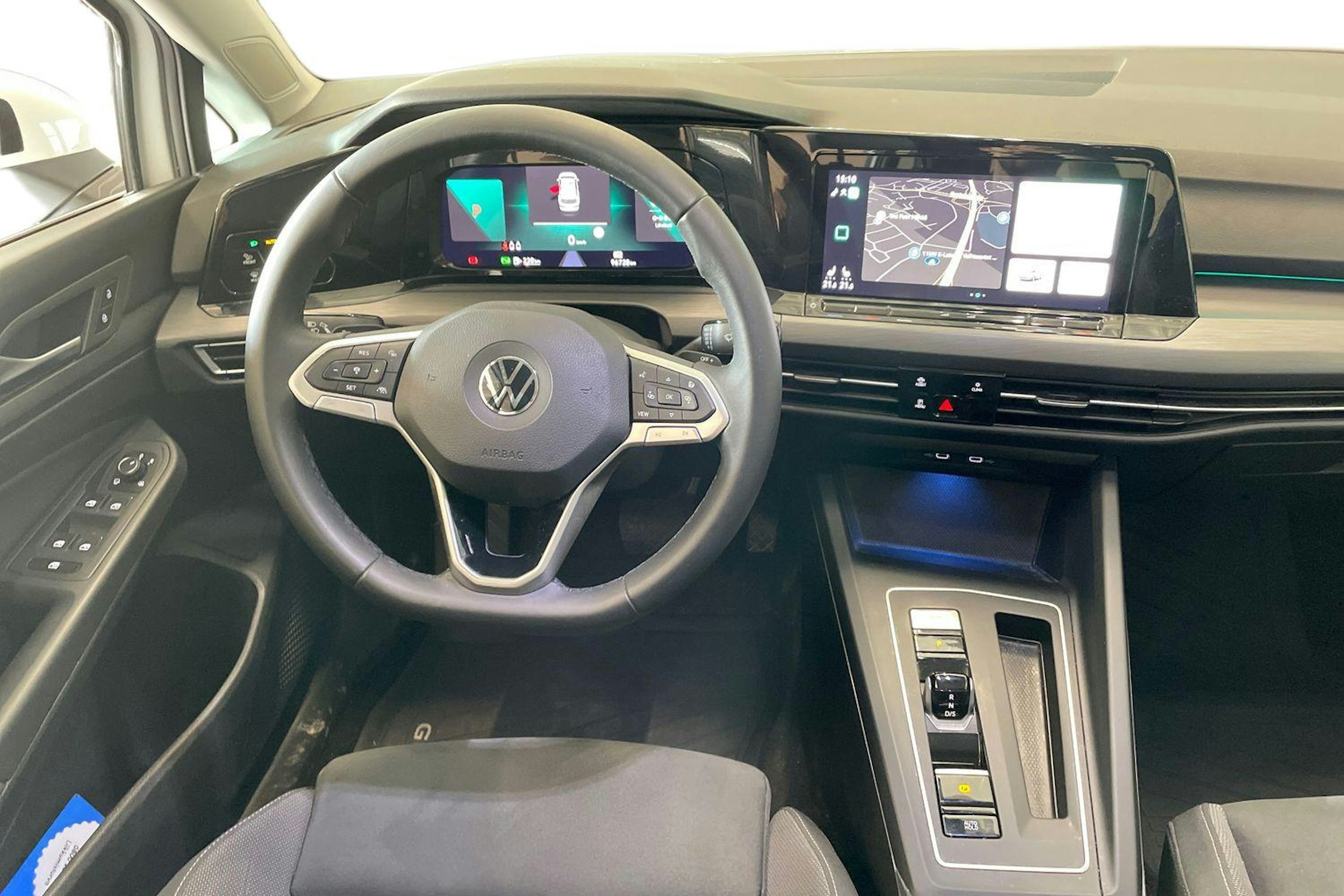 valkoinen Volkswagen Golf 2021 kuva 9.