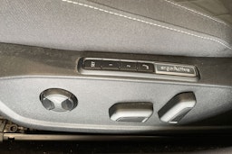 valkoinen Volkswagen Golf 2021 kuva 15.