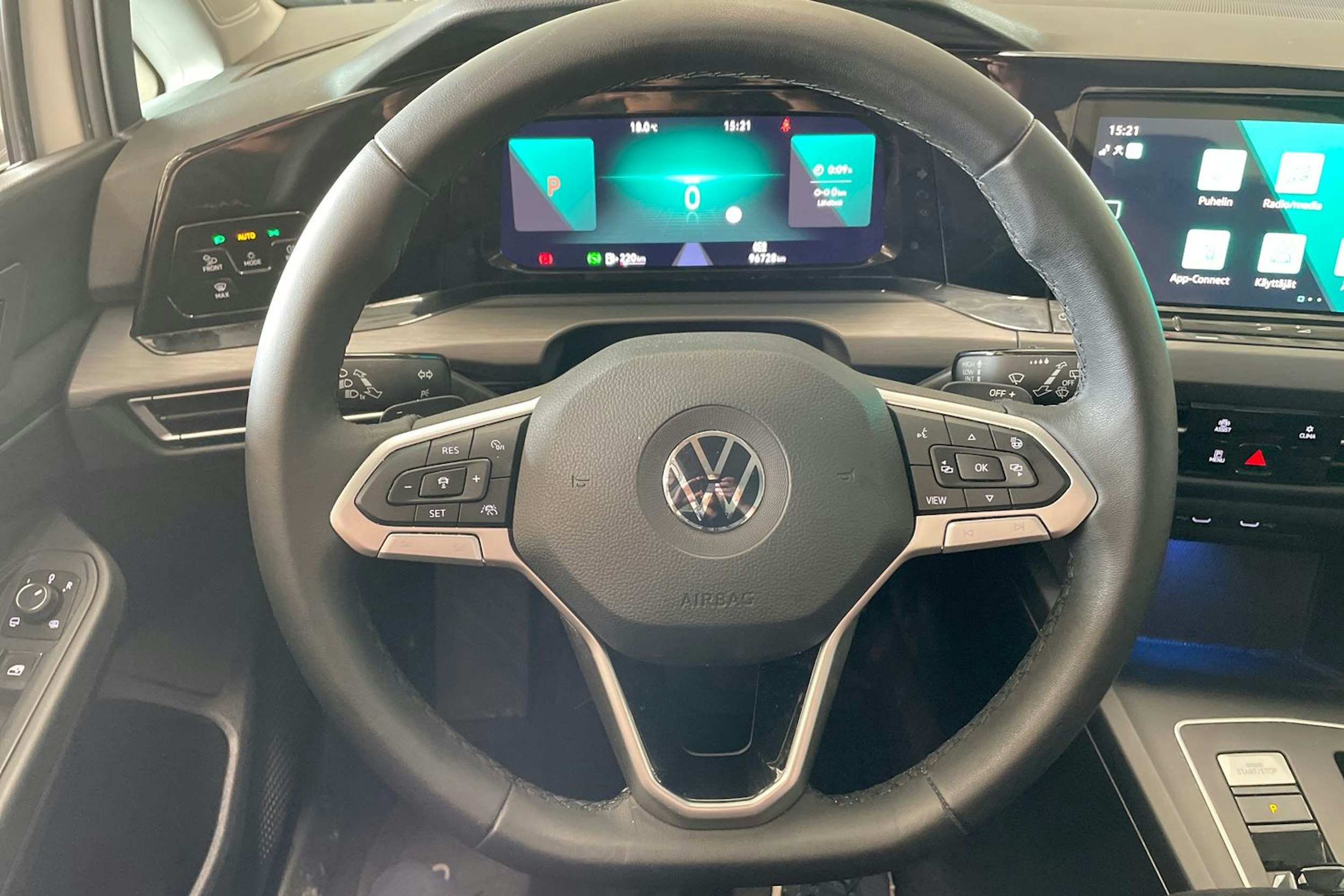 valkoinen Volkswagen Golf 2021 kuva 17.