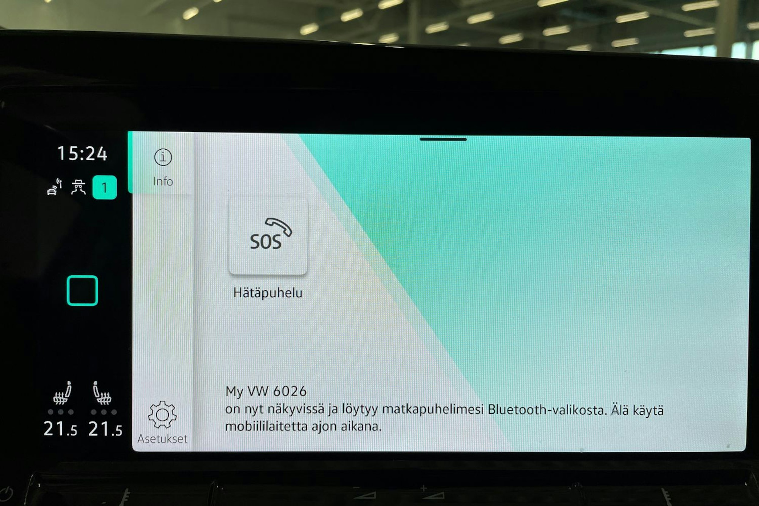 valkoinen Volkswagen Golf 2021 kuva 28.