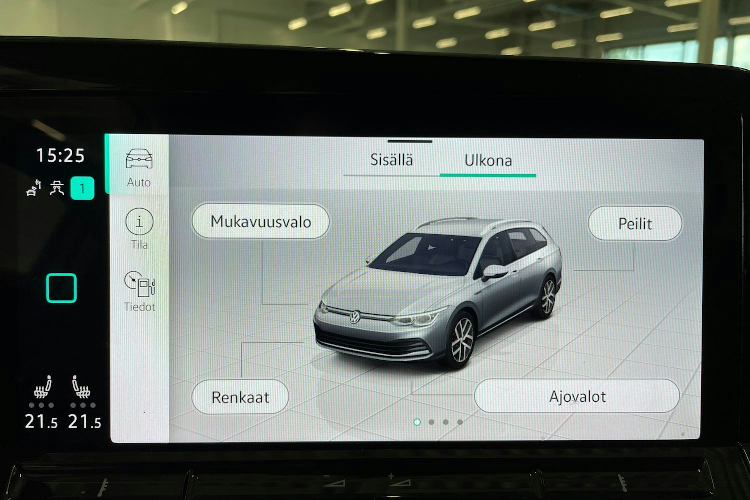 valkoinen Volkswagen Golf 2021 kuva 32.