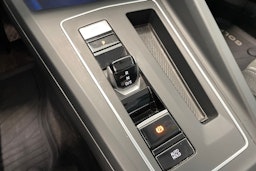 valkoinen Volkswagen Golf 2021 kuva 37.