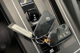 valkoinen Volkswagen Golf 2021 kuva 38.