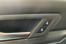 valkoinen Volkswagen Golf 2021 kuva 40.