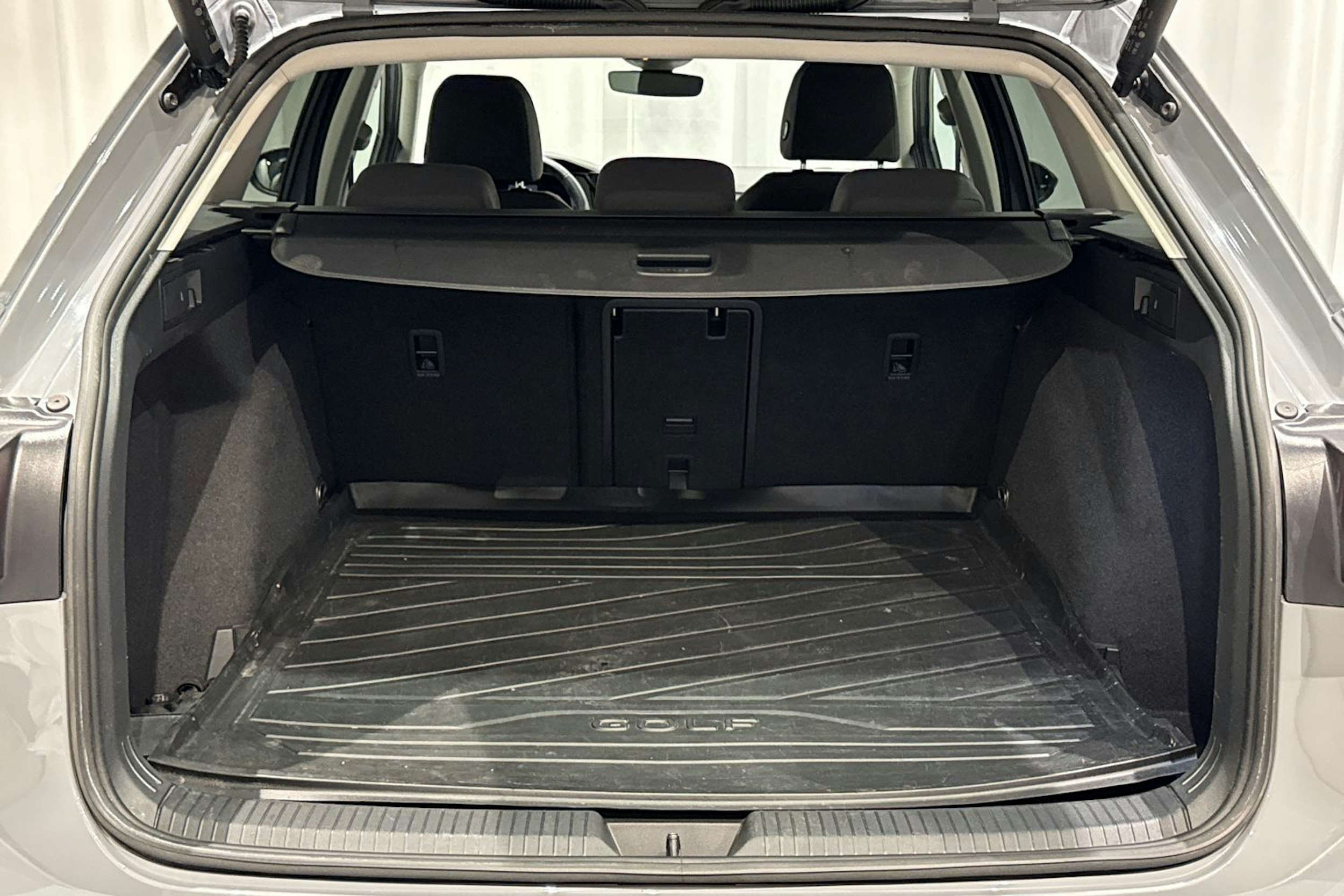 harmaa Volkswagen Golf 2021 kuva 15.