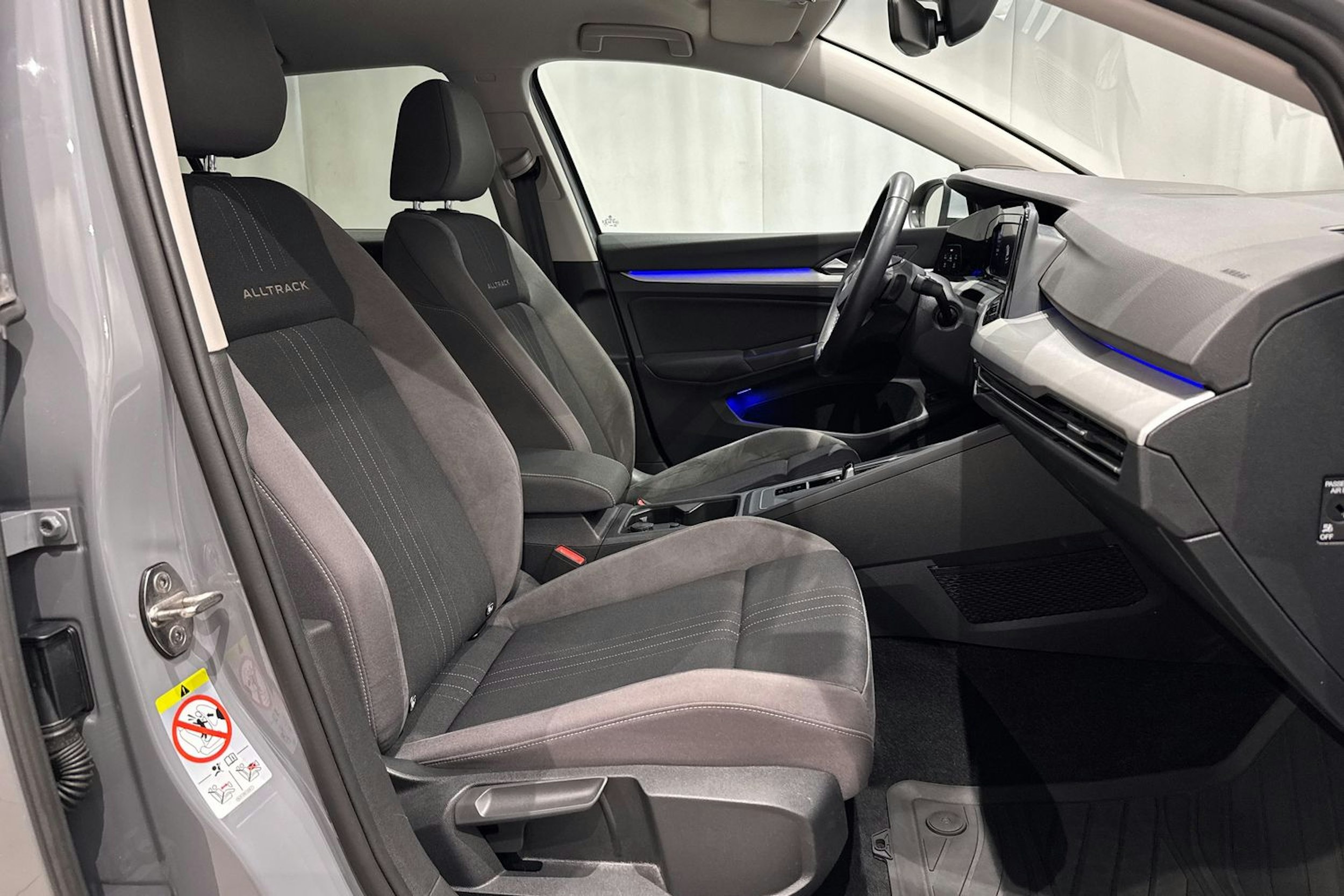 harmaa Volkswagen Golf 2021 kuva 17.