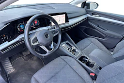 musta Volkswagen Golf 2021 kuva 3.