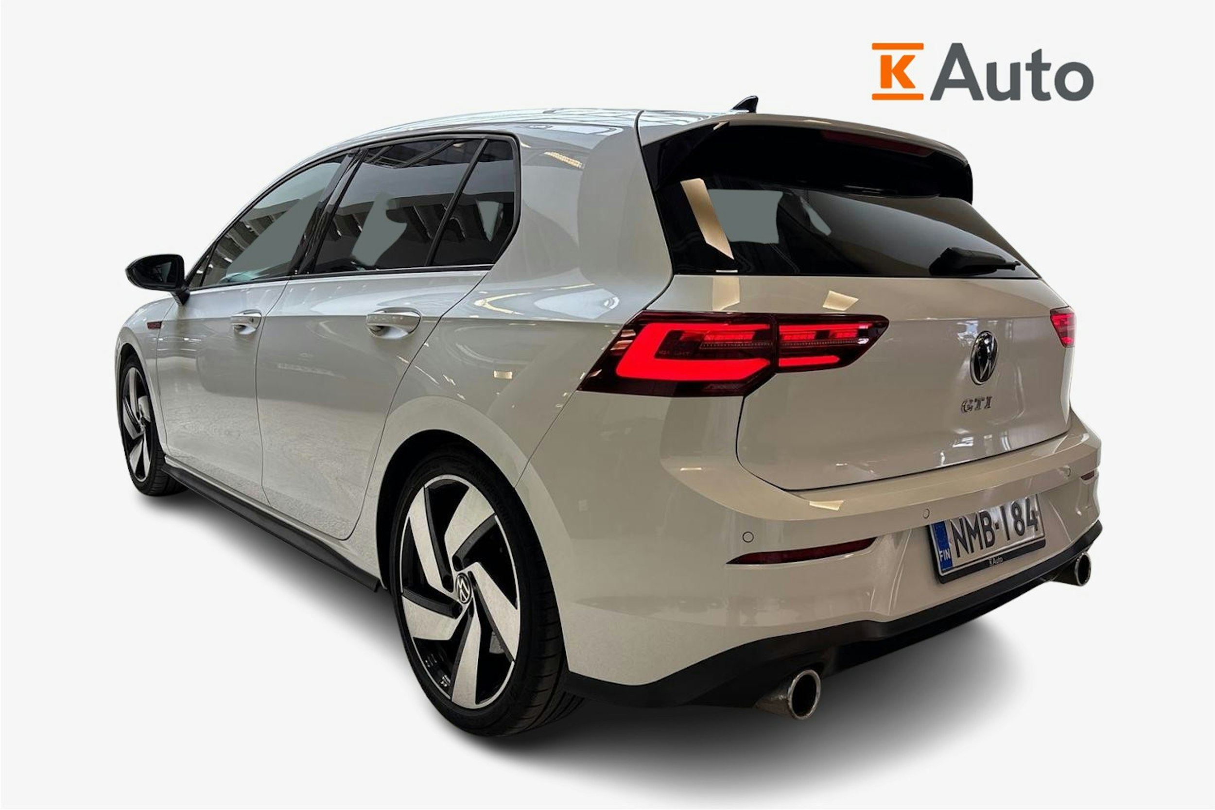 valkoinen Volkswagen Golf 2021 kuva 2.