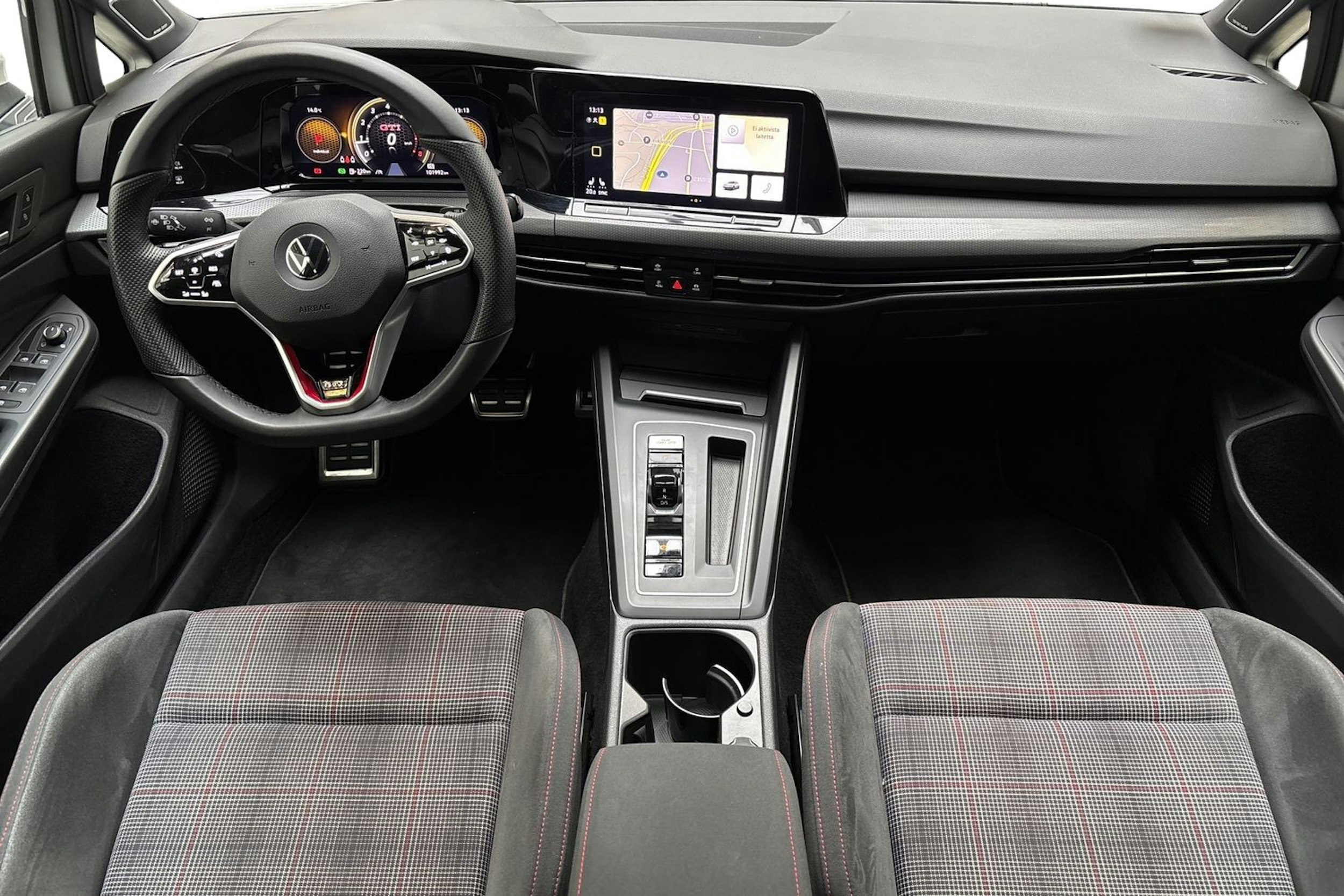 valkoinen Volkswagen Golf 2021 kuva 9.