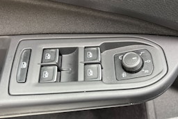 valkoinen Volkswagen Golf 2021 kuva 17.