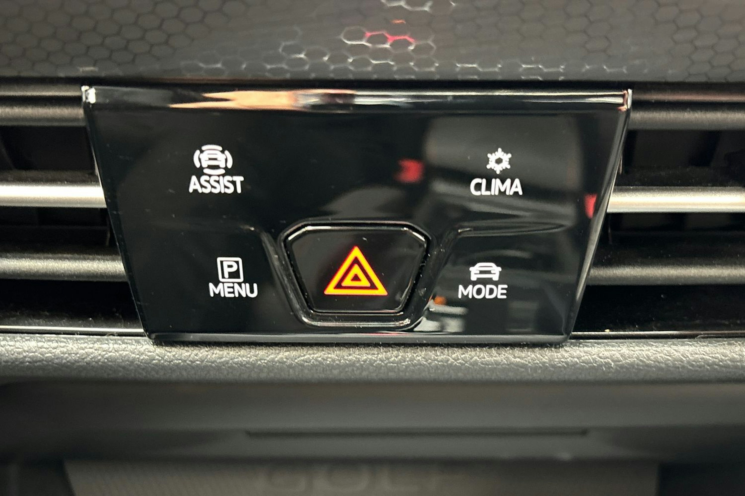 valkoinen Volkswagen Golf 2021 kuva 25.