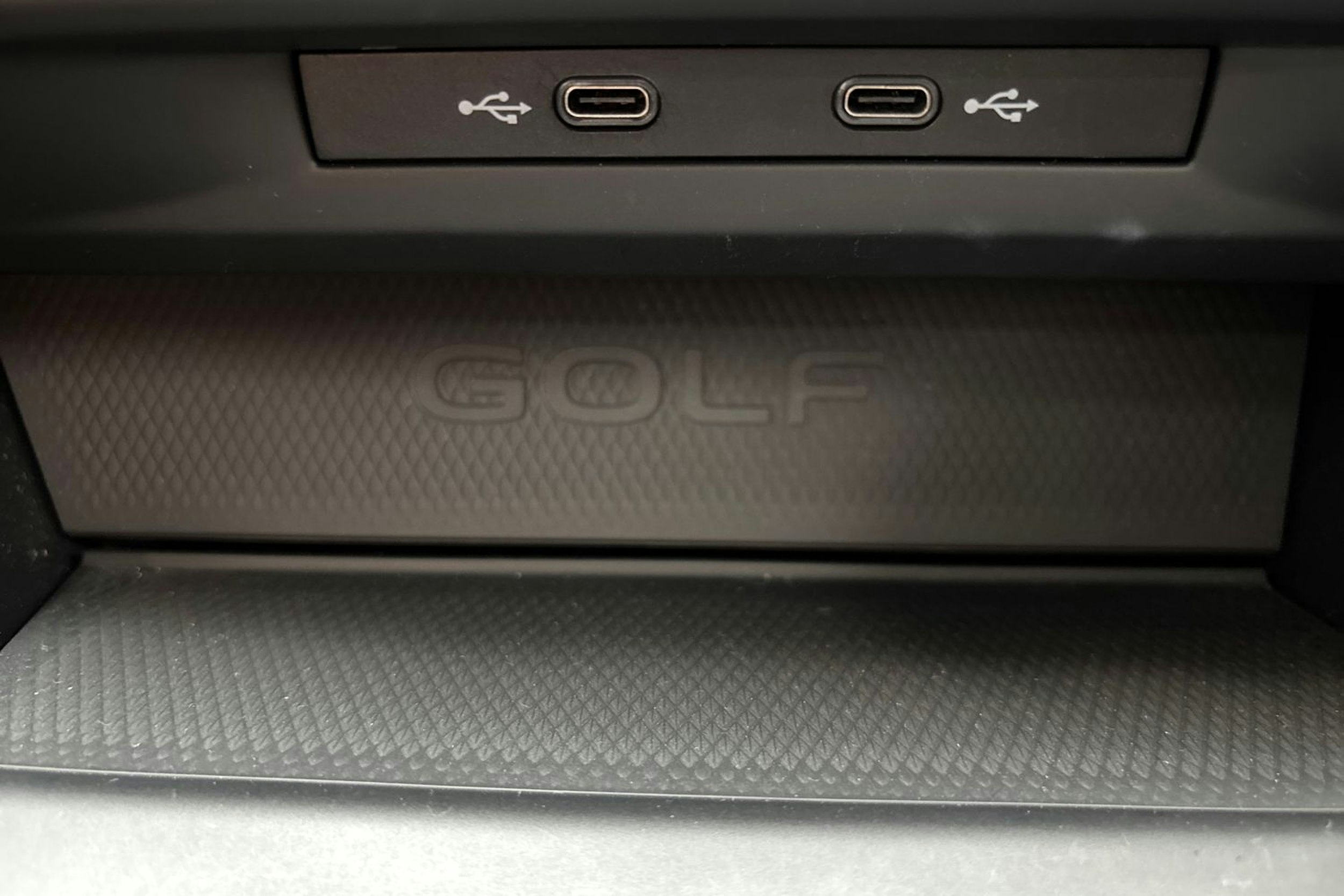 valkoinen Volkswagen Golf 2021 kuva 26.