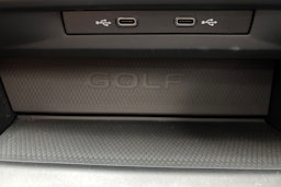 valkoinen Volkswagen Golf 2021 kuva 26.