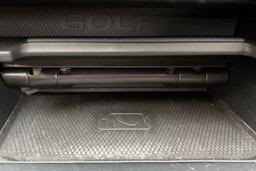 valkoinen Volkswagen Golf 2021 kuva 27.
