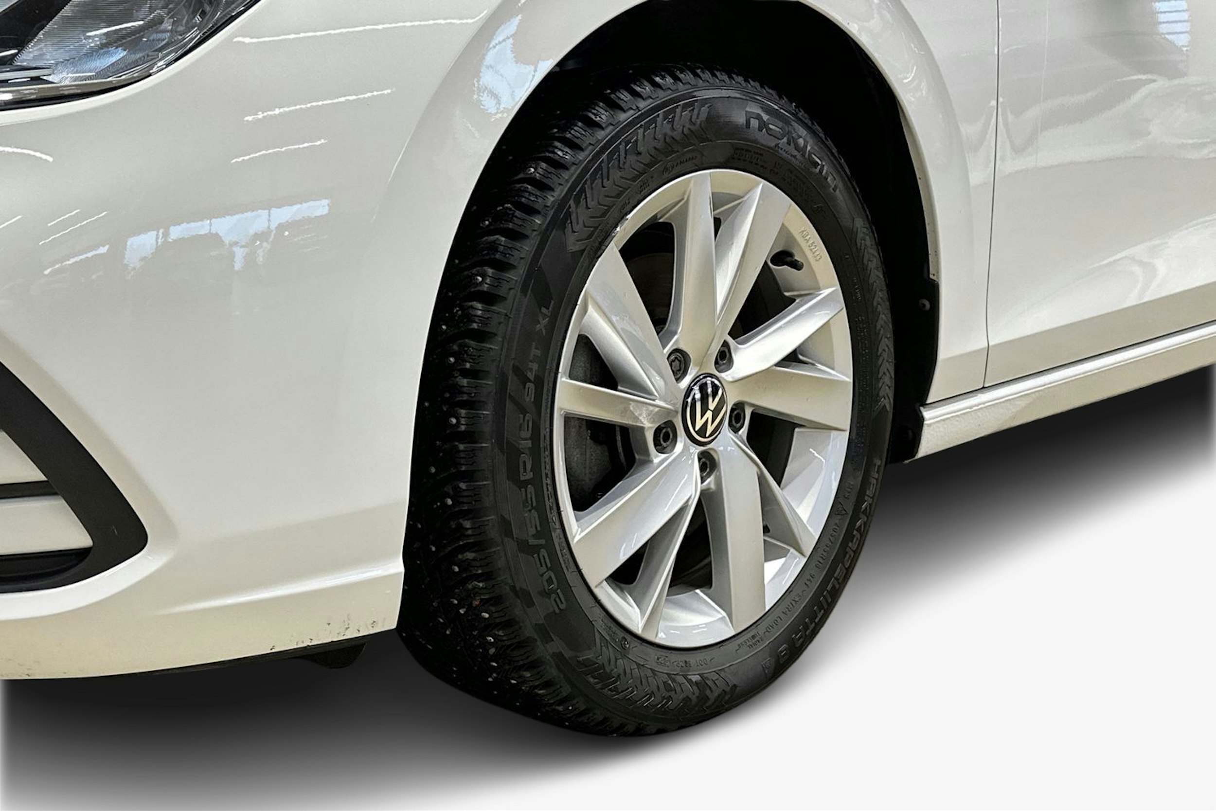 valkoinen Volkswagen Golf 2021 kuva 11.