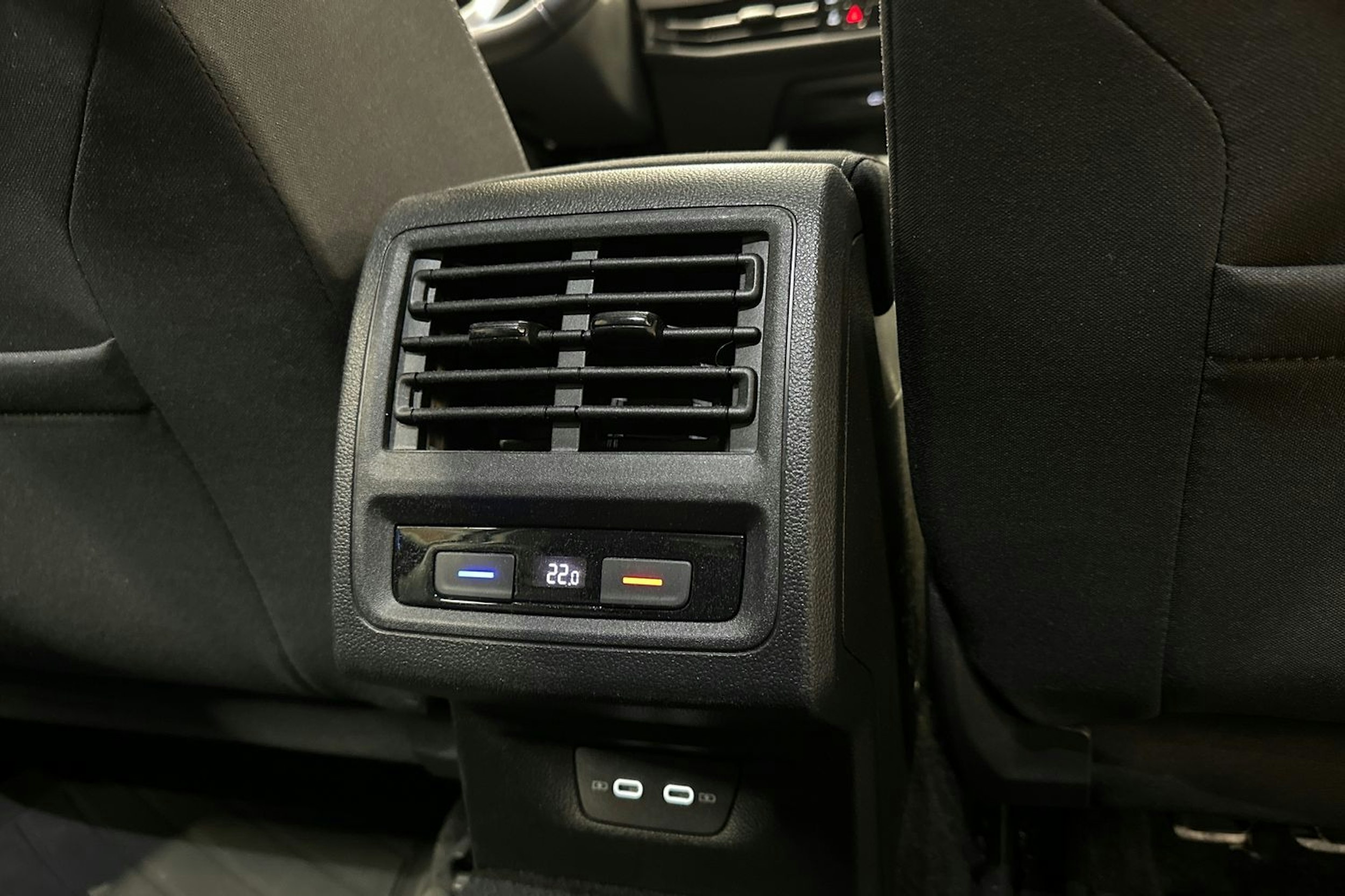 valkoinen Volkswagen Golf 2021 kuva 15.