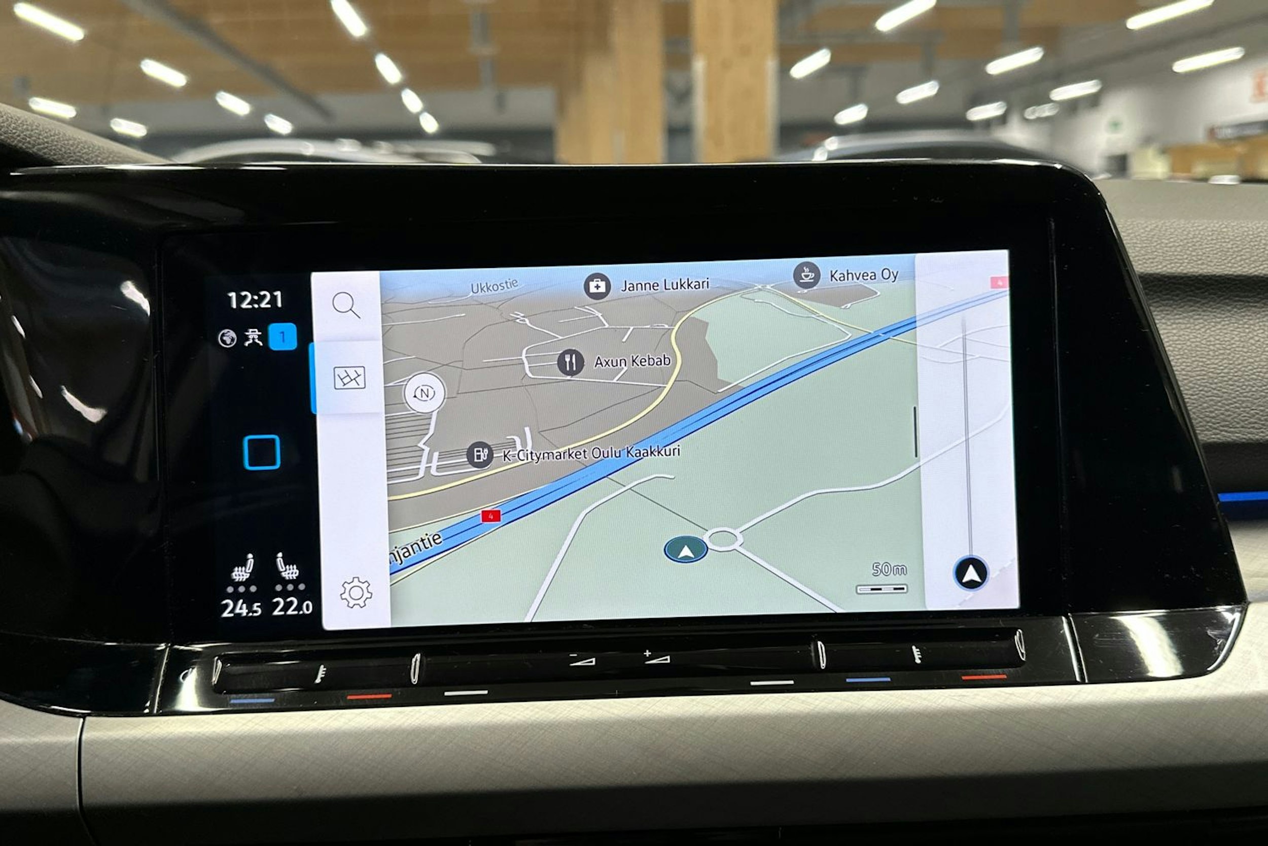 valkoinen Volkswagen Golf 2021 kuva 17.