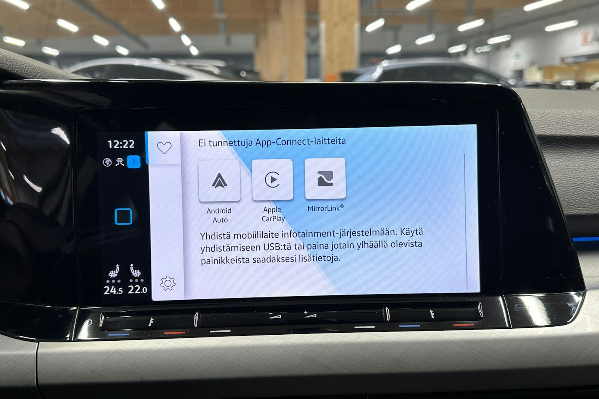 valkoinen Volkswagen Golf 2021 kuva 18.