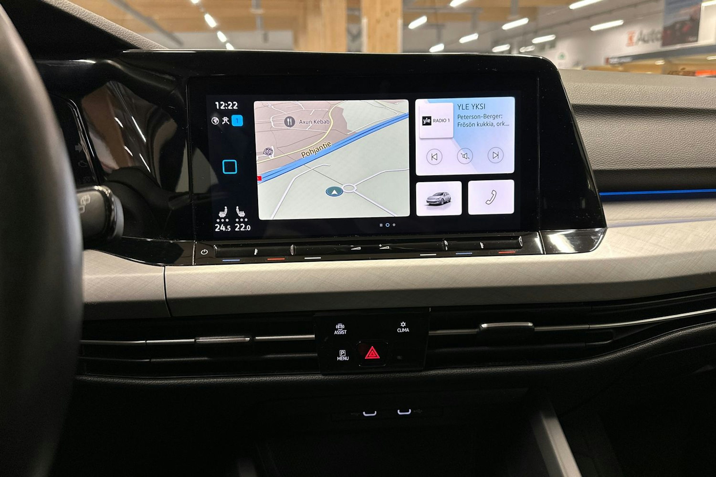 valkoinen Volkswagen Golf 2021 kuva 20.