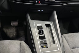 valkoinen Volkswagen Golf 2021 kuva 21.