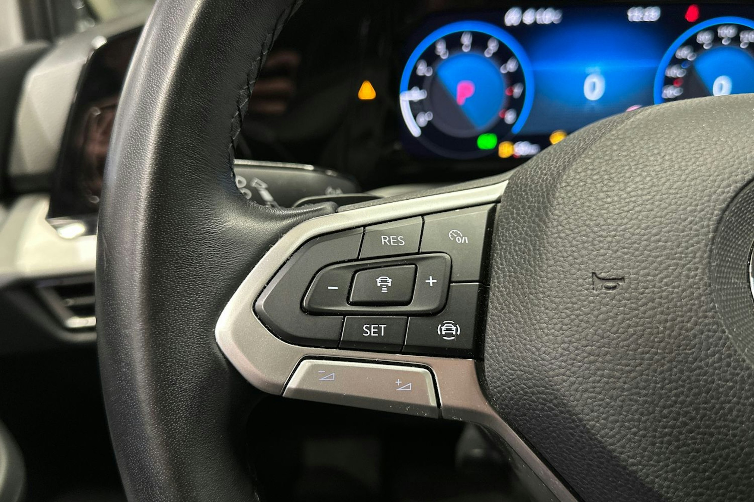 valkoinen Volkswagen Golf 2021 kuva 23.