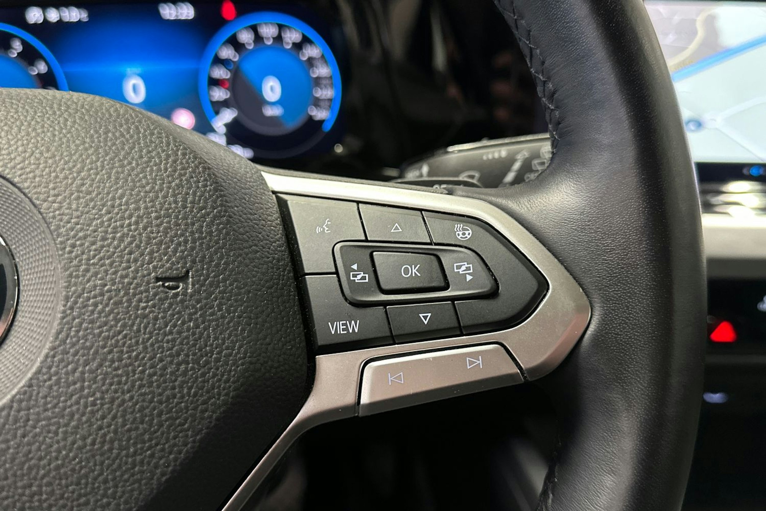 valkoinen Volkswagen Golf 2021 kuva 24.