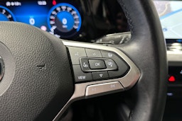 valkoinen Volkswagen Golf 2021 kuva 24.