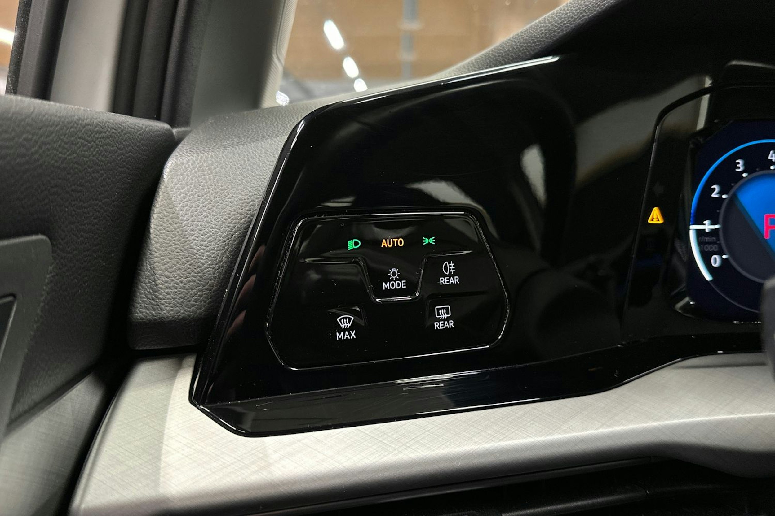 valkoinen Volkswagen Golf 2021 kuva 25.