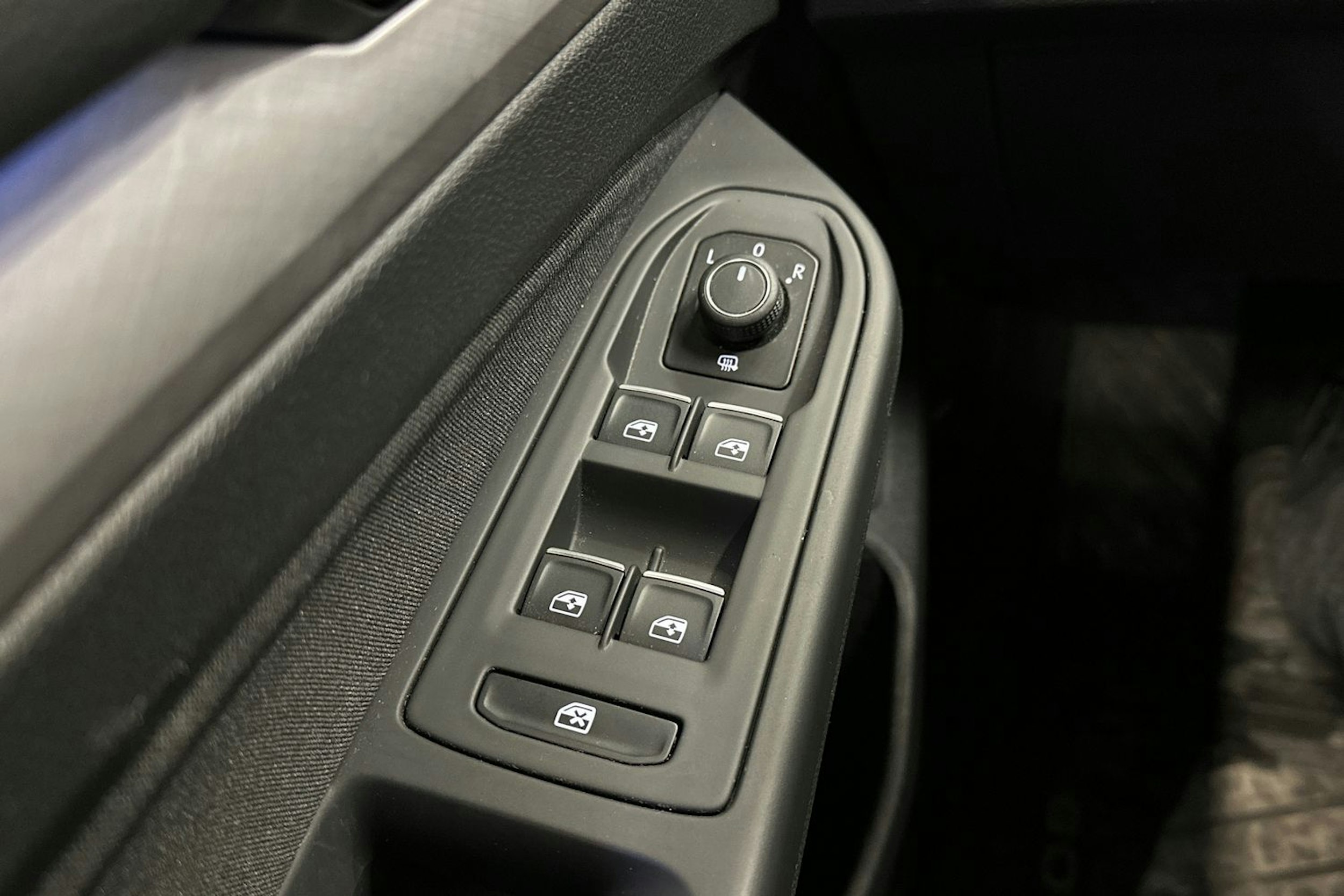 valkoinen Volkswagen Golf 2021 kuva 26.