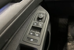 valkoinen Volkswagen Golf 2021 kuva 26.