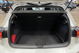 valkoinen Volkswagen Golf 2021 kuva 27.