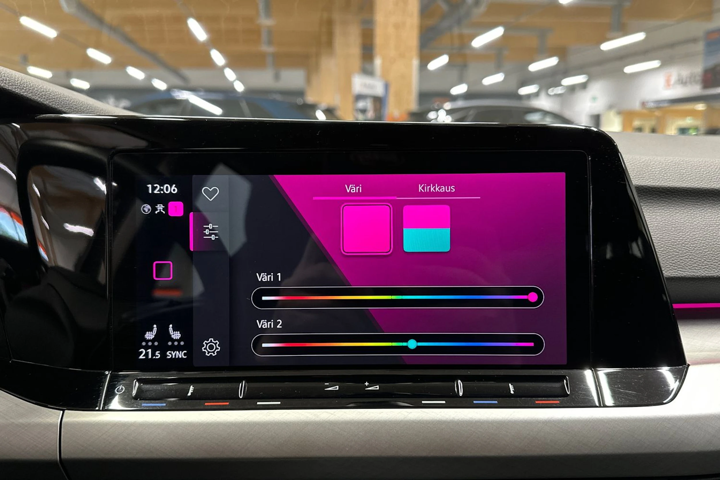 harmaa Volkswagen Golf 2021 kuva 16.