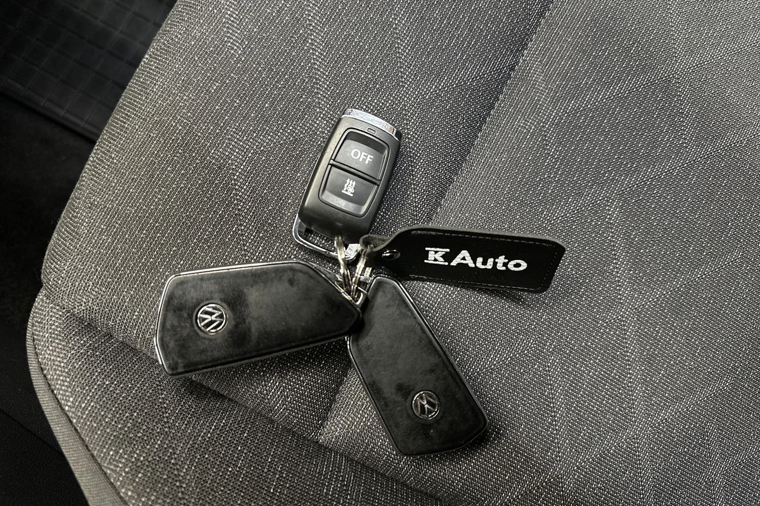 harmaa Volkswagen Golf 2021 kuva 19.