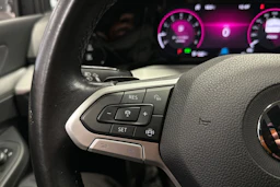 harmaa Volkswagen Golf 2021 kuva 21.