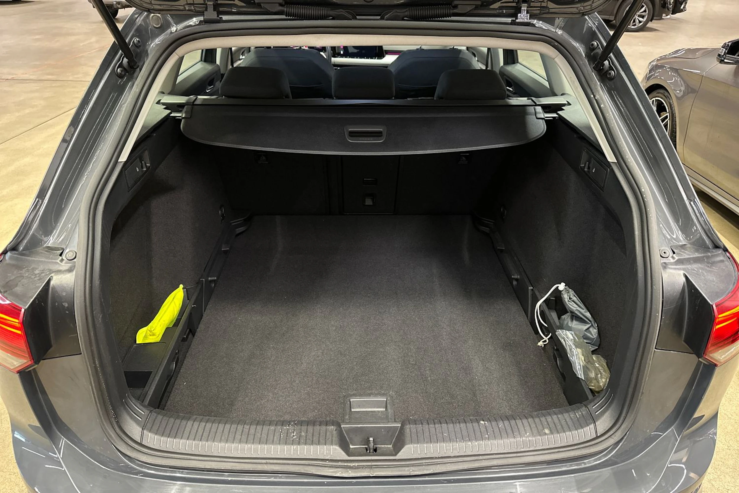 harmaa Volkswagen Golf 2021 kuva 25.