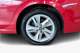 Punainen Volkswagen GOLF 2021 kuva 9.