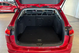 Punainen Volkswagen GOLF 2021 kuva 11.