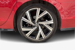 Punainen Volkswagen GOLF 2021 kuva 11.