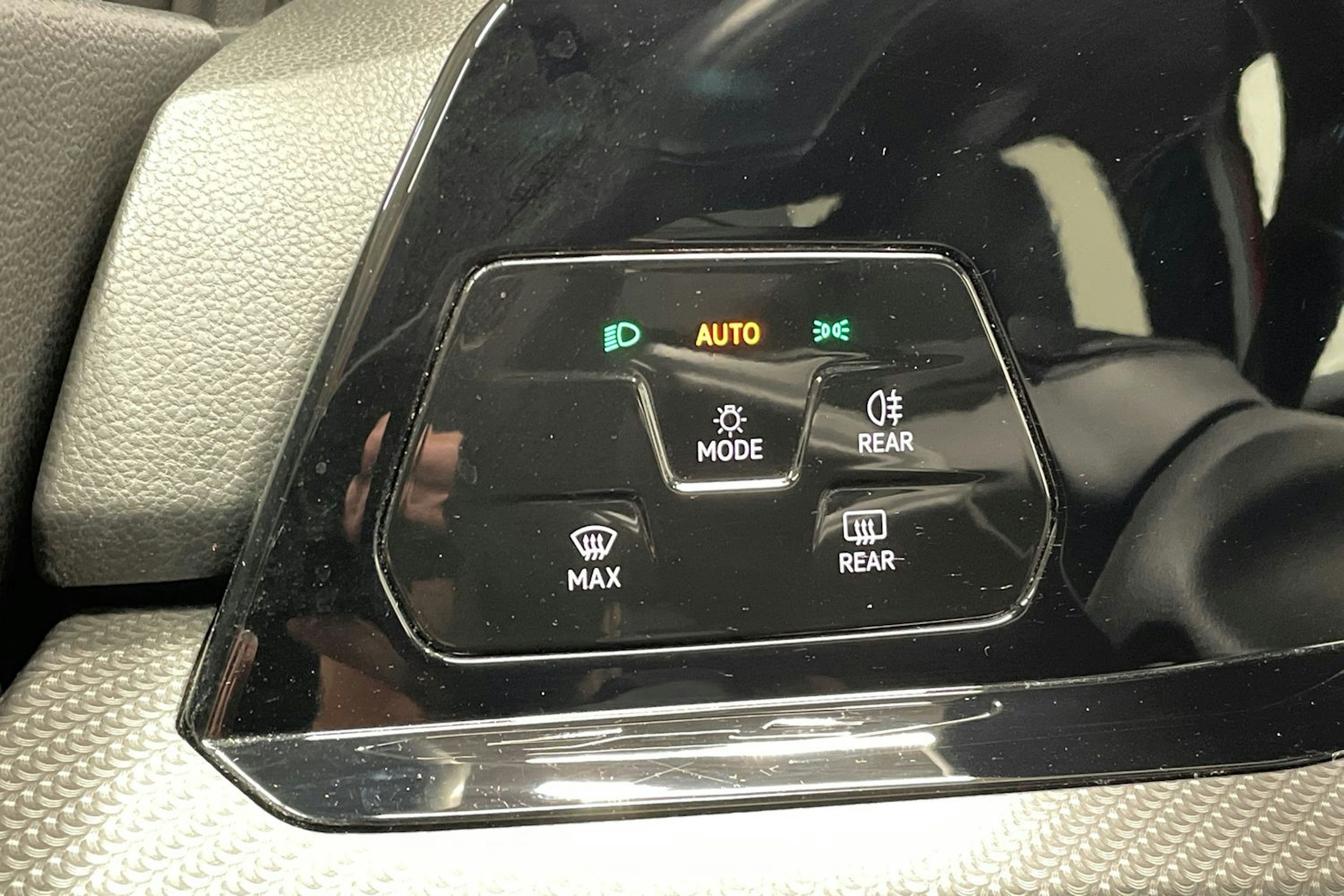 Punainen Volkswagen GOLF 2021 kuva 20.
